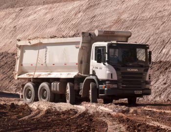 Scania P420 8×4 rigid CP14 with Rossetti tipper body [Brazil] '2004–11