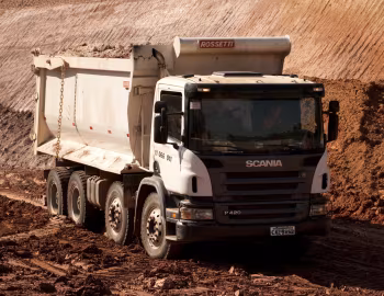Scania P420 8×4 rigid CP14 with Rossetti tipper body [Brazil] '2004–11