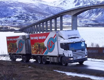 Scania P124L 400 6×2 rigid refrigerator truck '1995–2004