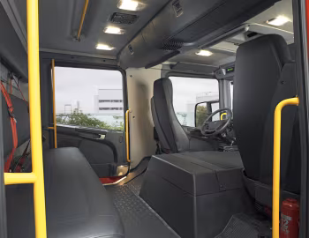 Интерьер Scania P340 LB4×2 CP28 Släck-/räddningsbil '2006–????