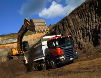 Caterpillar 300-Series Excavators, Scania P380 8×4 rigid CP14 with Rossetti tipper body