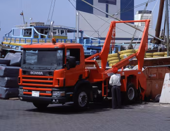 Scania P94G 220 4×2 rigid skip loader '1996–2004