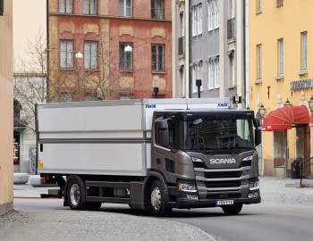 Scania P 220 4×2 Day Cab CP17L rear-steer boxbody '2017–н.в.