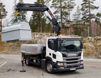 Scania P 280 4×2 Day Cab CP17L rear-steer flatbed with crane '2017–н.в.