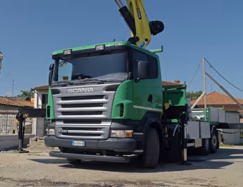 Scania R420 8×2 CR16 rigid flatbed body with crane '2004–09
