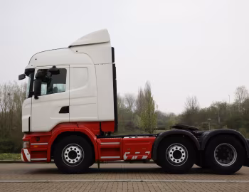 Scania R440 6×2/4 tractor Highline [UK-spec] '2009–13