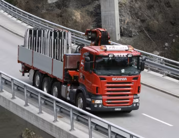 Scania R480 8×2 CR16 rigid platform truck with crane '2006–09