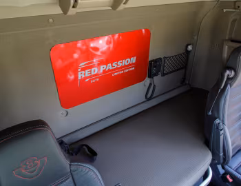 Интерьер Scania R580 4×2 tractor "Red Passion" '2014