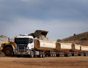 Scania R620 6×4 tractor, Volvo L250G