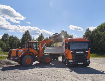 Scania R 500 XT 6×4 tractor CR20N Sleeper Cab, Doosan DL300-3