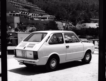 SEAT 133 '1974–77
