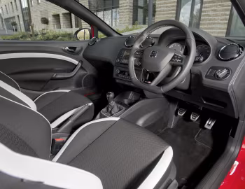 Интерьер SEAT Ibiza Cupra "Black" [UK-spec] '01.2016–05.2017