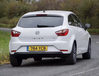 SEAT Ibiza SC "Connect" [UK-spec] '09.2015–10.2016
