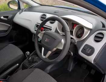 Интерьер SEAT Ibiza ST [UK-spec] '2010–12