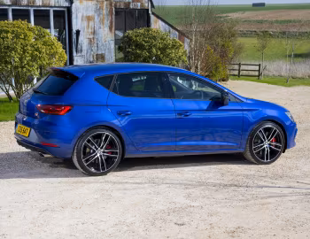 SEAT León Cupra 300 [UK-spec] (5F) '2017–20