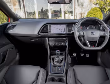 Торпедо SEAT León Cupra 300 [UK-spec] (5F) '2017–20