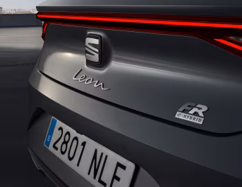 SEAT León FR eHybrid [Worldwide] '2020–н.в.
