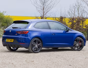 SEAT León SC Cupra 300 [UK-spec] (5F) '2017–20