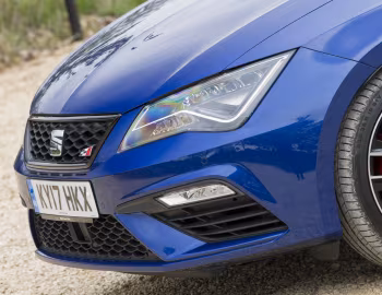 SEAT León SC Cupra 300 [UK-spec] (5F) '2017–20