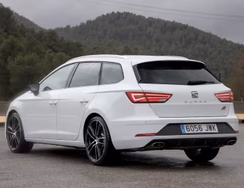 SEAT León ST Cupra 300 [Worldwide] (5F) '2017–20
