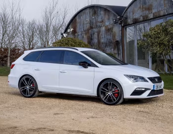 SEAT León ST Cupra 300 [UK-spec] (5F) '2017–20