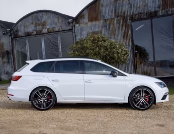 SEAT León ST Cupra 300 [UK-spec] (5F) '2017–20