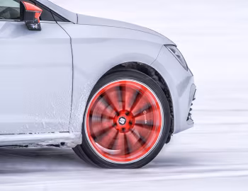 SEAT León ST Cupra 300 [Worldwide] (5F) '2017–20