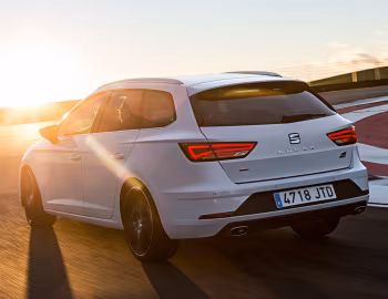 SEAT León ST Cupra 300 [Worldwide] (5F) '2017–20