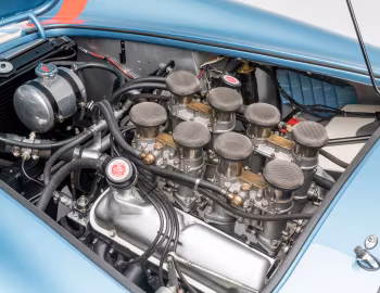 Sous la capuche 1964 Shelby Cobra 289 FIA Competition Roadster (CSX 2323)