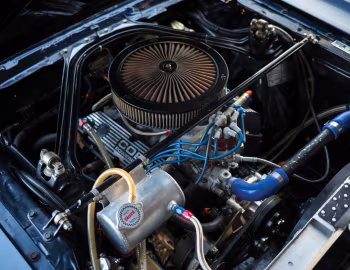 Sous la capuche 1966 Shelby GT350 SCCA B-Production Race Car