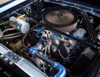 Sous la capuche 1966 Shelby GT350 SCCA B-Production Race Car