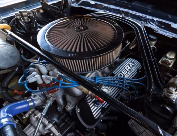 Sous la capuche 1966 Shelby GT350 SCCA B-Production Race Car