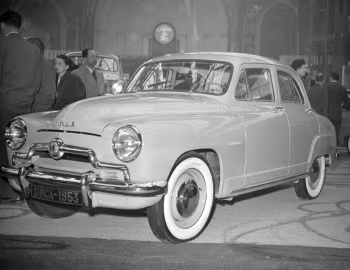 Simca Aronde 4-door saloon (9) '10.1951–55