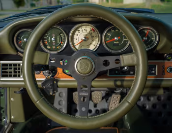 Комбинация приборов 1991 Porsche 911 "Four Seas" Reimagined by Singer '02.2023
