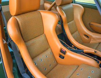 Интерьер 1991 Porsche 911 "Four Seas" Reimagined by Singer '02.2023