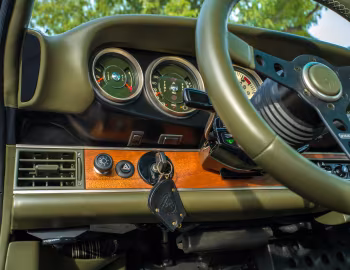 Интерьер 1991 Porsche 911 "Four Seas" Reimagined by Singer '02.2023