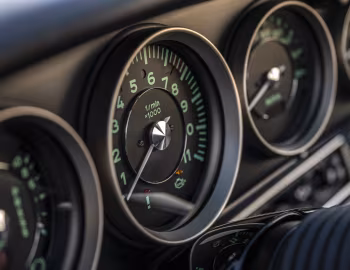 Torpedo 1990 Porsche 911 "Black Watch" Reimagined by Singer '01.2025