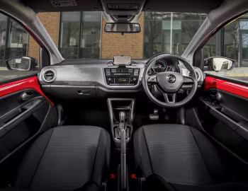 Painel frontal Škoda Citigoᵉ iV [UK-spec] '2019–20