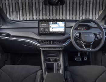 Painel frontal Škoda Enyaq Coupé Sportline [UK-spec] '2025–pr.