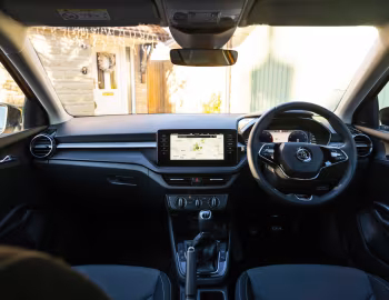 Painel frontal Škoda Fabia [UK-spec] '2021–pr.