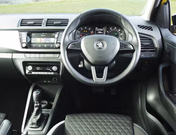 Painel frontal Škoda Fabia [UK-spec] (NJ) '2015–18