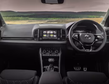 Painel frontal Škoda Karoq 4×4 Sportline [UK-spec] '2022–pr.