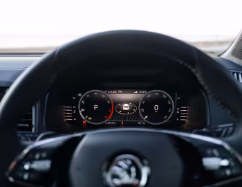 Painel Škoda Karoq Sportline [UK-spec] '2022–pr.