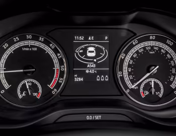 Painel Škoda Kodiaq Scout [UK-spec] '2017–21