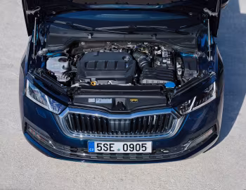 Sob o capô Škoda Octavia [Worldwide] '2020–24