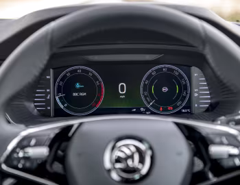 Painel Škoda Octavia [UK-spec] '2020–pr.