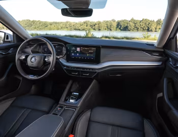 Painel frontal Škoda Octavia e-Tec Combi [Worldwide] '2020–24
