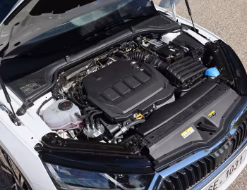 Sob o capô Škoda Octavia e-Tec Combi [Worldwide] '2020–24