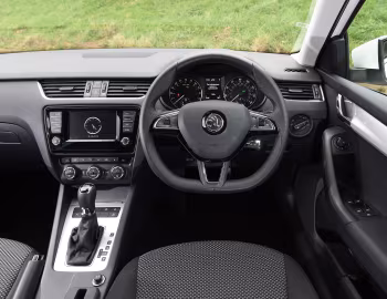 Painel frontal Škoda Octavia Estate [UK-spec] (5E) '2013–16
