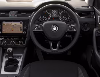 Painel frontal Škoda Octavia Estate [UK-spec] (5E) '2017–20